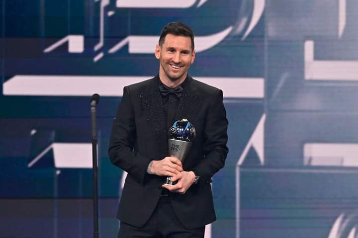 تتويج ليونيل ميسي بجائزة أفضل لاعب في العالم لعام 2022 للمره السابعة